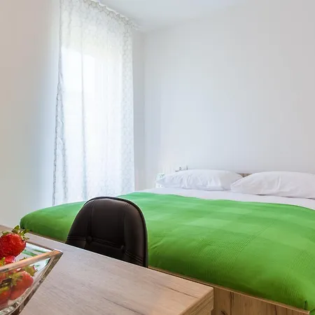 Apartment Viktorija 2 *